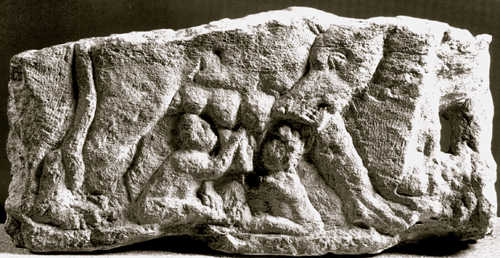 Figura 1 – Museo di Alba Iulia. Frammento di stele scoperta ad Apulum, odierna Alba Iulia