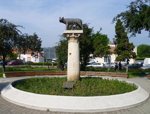 Figura 3 – Alba Iulia, Lupa capitolina collocata il 1° dicembre 1993 nell’attuale piazza Alessandria