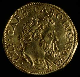 Figura 29 - Milano, Carlo V (1519-1556). Doppio scudo in oro con al dritto il ritratto dell’Imperatore. Modelli di Leone Leoni. CNI V, p. 231 n. 14