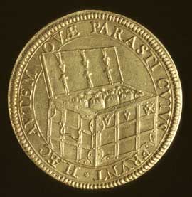 Figura 37 - Stato Pontificio. Alessandro VII (1655-1667). Quadrupla in oro con il cassone del Tesoro aperto al rovescio. CNI XVI, p. 401 n. 2; MUNTONI II, p. 223 n. 1